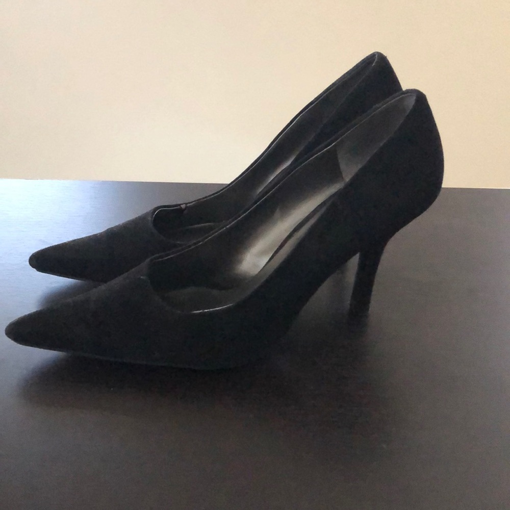 Stylish Black Suede Pump